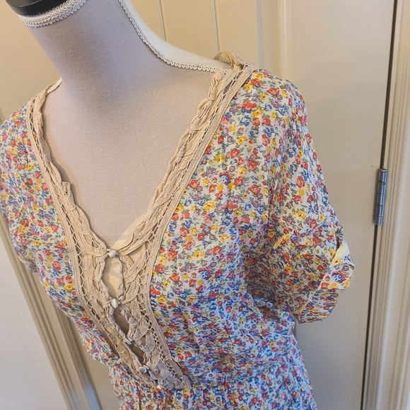 4/$30. XXI Floral Top. Good condition. - Picture 3 of 8